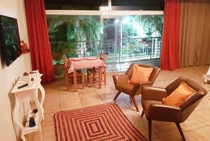 Minibar, individually decorated, individually furnished, desk