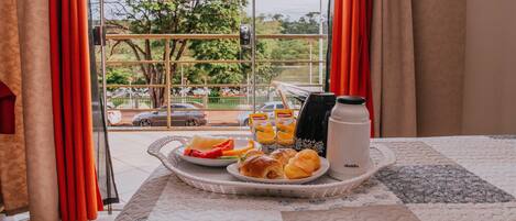 Suite Superior com Sacada | Coffee and/or coffee maker