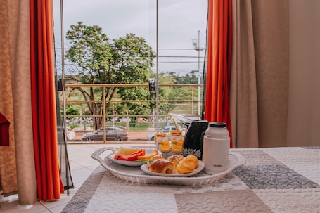 Suite Superior com Sacada | Coffee and/or coffee maker