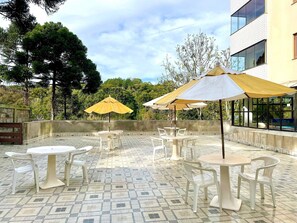 Outdoor dining - LocFlat - Apartamento Mirante 211 (Gramado)