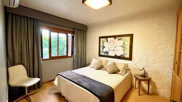 Apartment, 1 Bedroom | 1 bedroom, premium bedding, blackout drapes, iron/ironing board