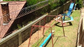 Tempat bermain anak - outdoor
