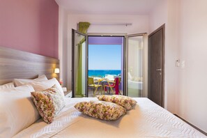 Luxe appartement, 2 slaapkamers, uitzicht op zee | 2 slaapkamers, luxe beddengoed, een kluis op de kamer