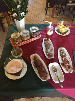 Free daily buffet breakfast - Agriturismo Arangea (Lequile)