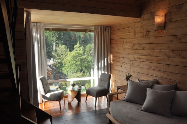 Habitación triple junior | Ropa de cama de alta calidad y edredones de plumas
