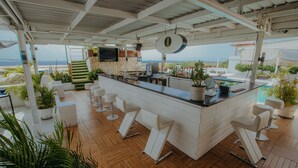 Bar ved bassenget
