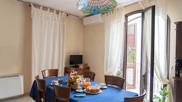 Free daily continental breakfast