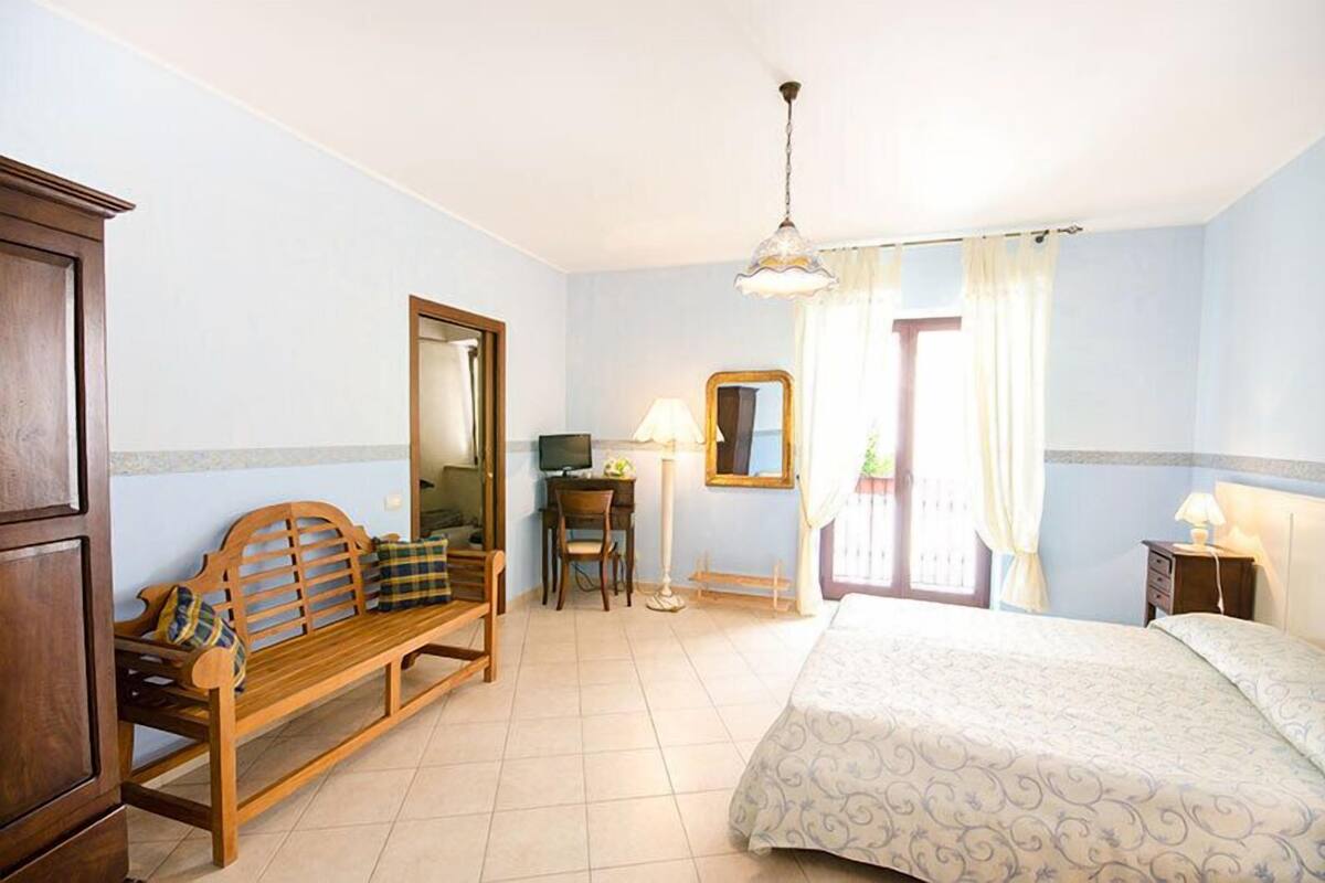 Quadruple Room | Desk, iron/ironing board (on request), WiFi (free)