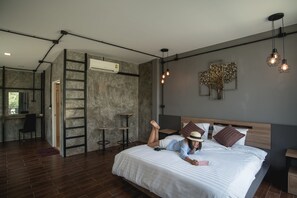 Canal Access Villas | Minibar, blackout drapes, rollaway beds, free WiFi - Kwai Tara Riverside Villas (Sai Yok)