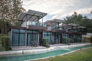 Canal Access Villas | Minibar, blackout drapes, rollaway beds, free WiFi - Kwai Tara Riverside Villas (Sai Yok)