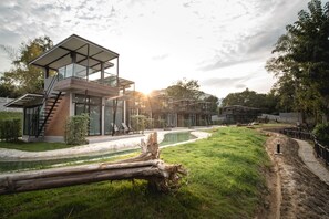 Canal Access Villas | Minibar, blackout drapes, rollaway beds, free WiFi - Kwai Tara Riverside Villas (Sai Yok)