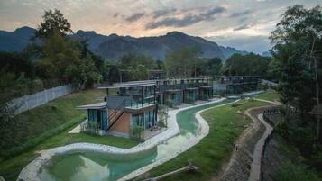 Canal Access Villas | Terrace/patio