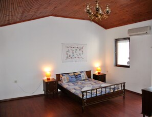 Bàn, bàn ủi/dụng cụ ủi quần áo, truy cập Internet không dây miễn phí