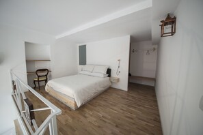 Habitació superior | Cobrellits, matalassos d'escuma viscoelàstica i minibar 
