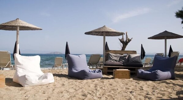 On the beach - Akrogiali Hotel (Agistri)