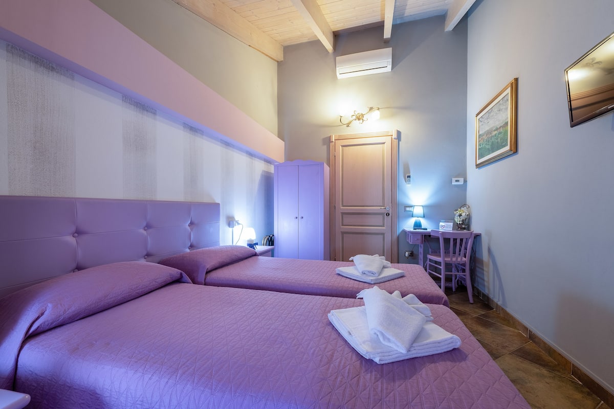 Bureau, Wi-Fi gratuit, draps fournis