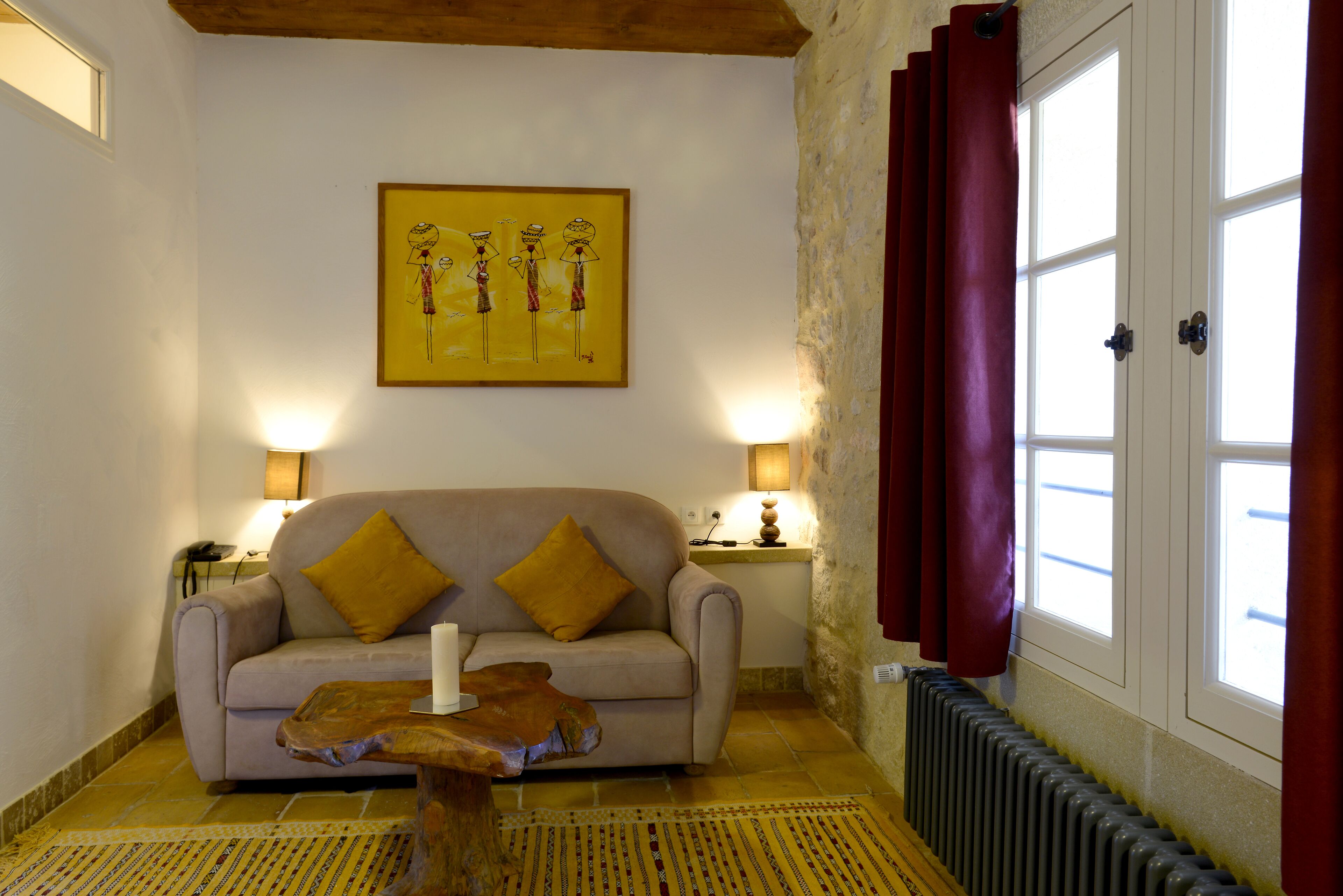 suite | living area | flat-screen tv