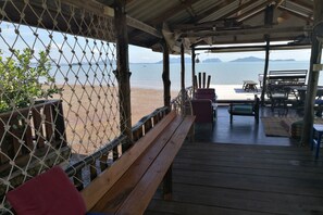 Breakfast, lunch, dinner served; international cuisine 