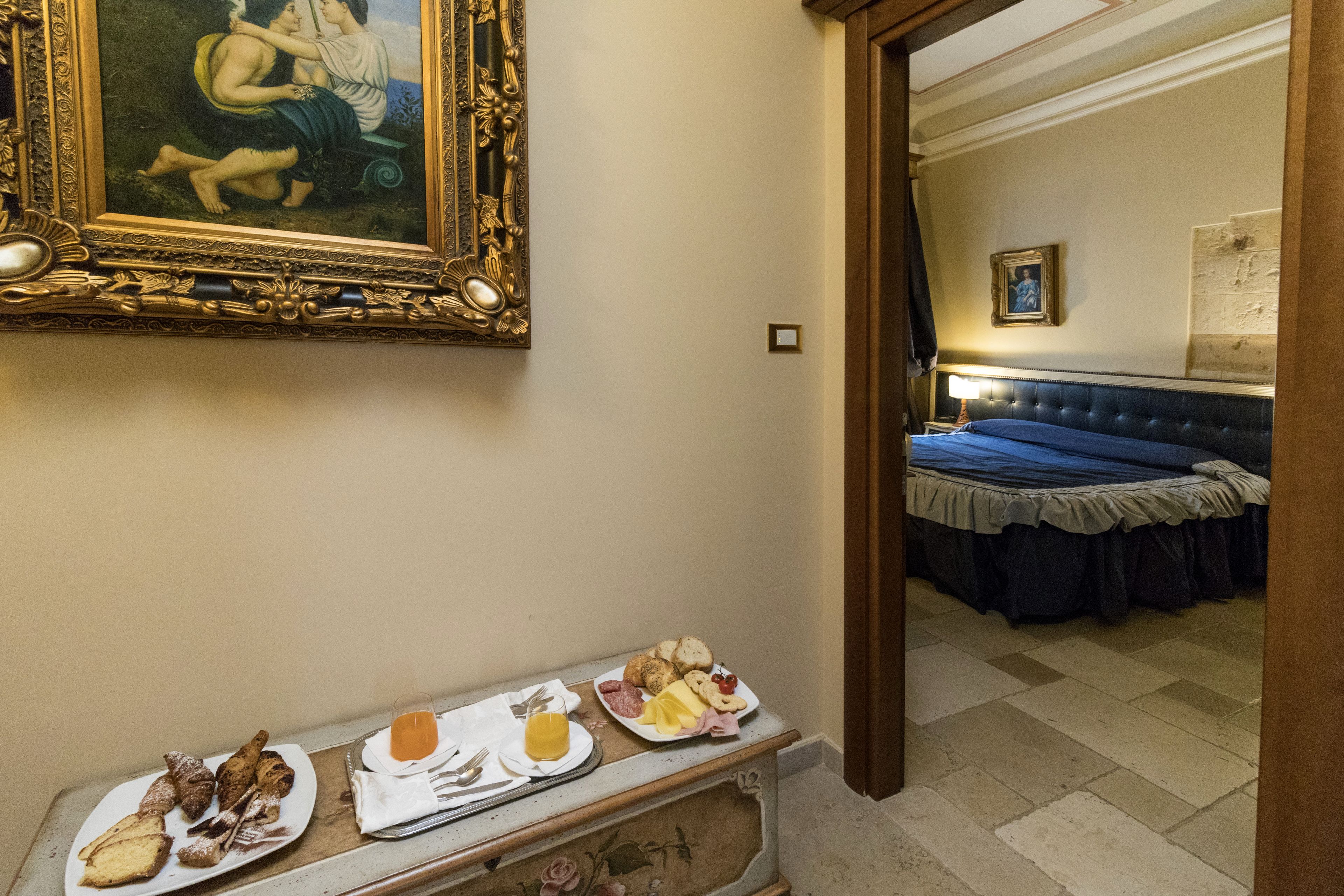 classic room | minibar, in-room safe, desk, soundproofing