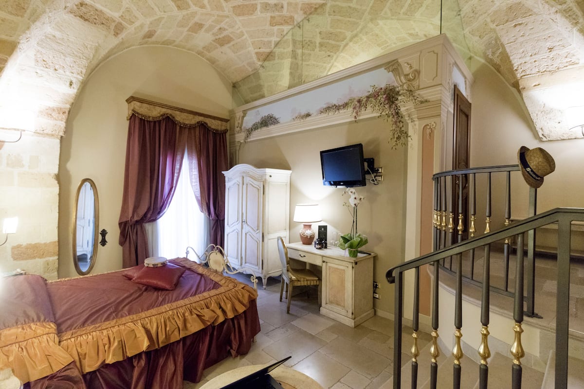 superior room | minibar, in-room safe, desk, soundproofing