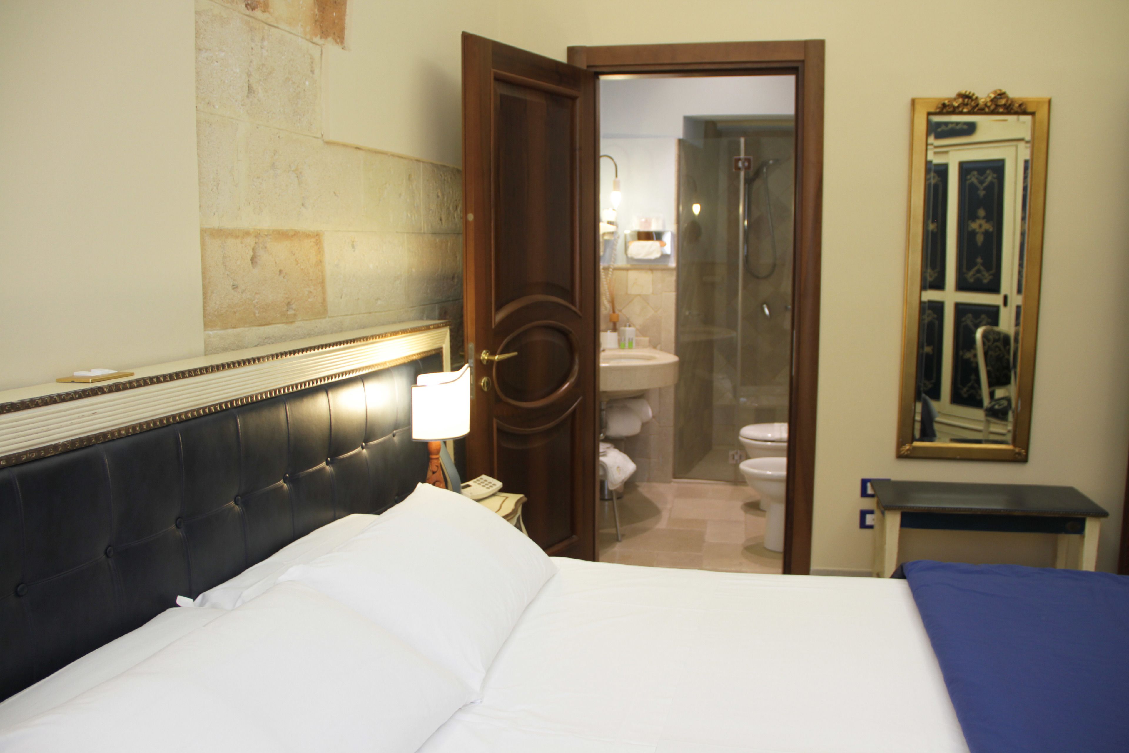 classic room | minibar, in-room safe, desk, soundproofing