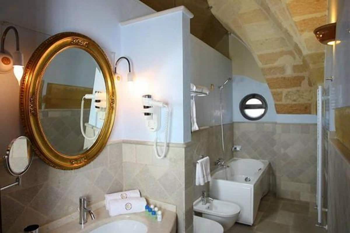 superior room | bathroom | free toiletries, slippers, bidet, towels