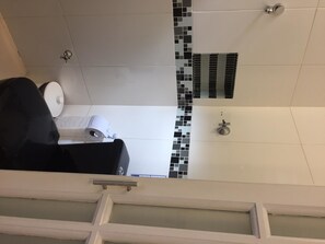 Shared Dormitory, Women only (7 Camas) | Bathroom | Towels - Jardins Village Privative Rooms (São Paulo)