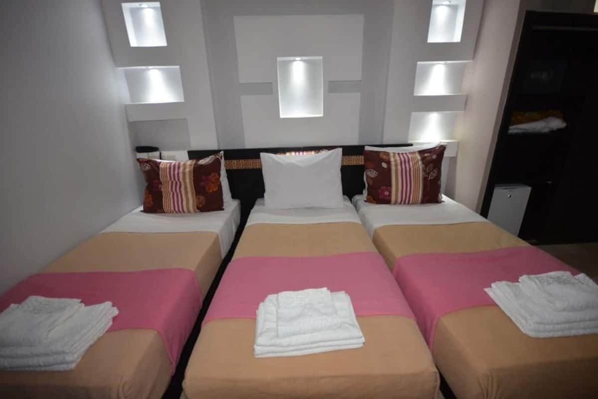 Triple Room | Minibar, in-room safe, soundproofing, free WiFi