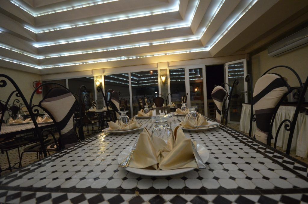  供應早餐、午餐、晚餐；摩洛哥菜