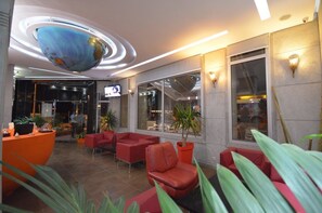 Lobby sitting area - Hotel Pyramides (Taza)