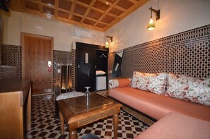 Suite | Living area | TV - Hotel Pyramides (Taza)