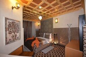 Suite | Minibar, in-room safe, soundproofing, free WiFi - Hotel Pyramides (Taza)