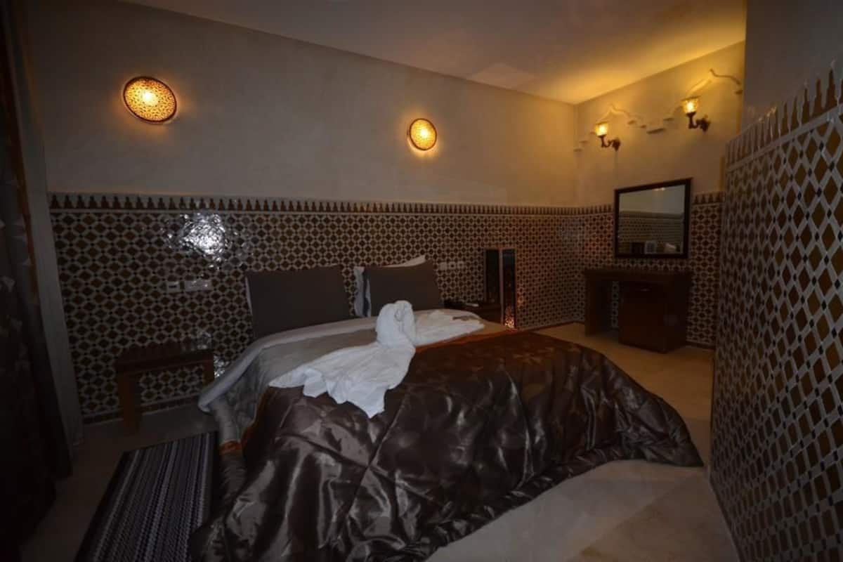 Minibar, in-room safe, soundproofing, free WiFi