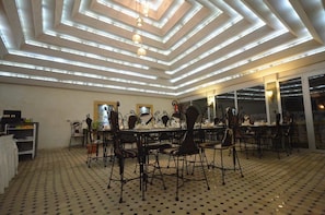 Breakfast, lunch and dinner served  - Hotel Pyramides (Taza)