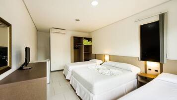 Kamar Mewah | Dilengkapi dengan perabotan berbeda-beda dan meja kerja