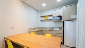 Studio | Private kitchen | Mini-fridge - Hotel Brasil (Penha)