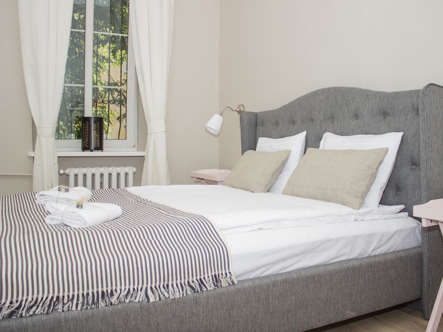 Apartamento família, 2 quartos | Cofres nos quartos, ferros/tábuas de passar roupa, Wi-Fi de cortesia