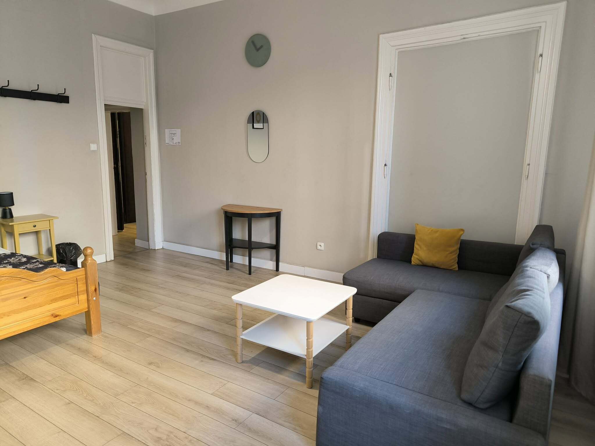 Habitación triple, 1 cama doble con sofá cama | Caja fuerte, tabla de planchar con plancha, wifi gratis