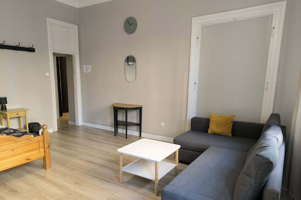 Habitación triple, 1 cama doble con sofá cama | Caja fuerte, tabla de planchar con plancha, wifi gratis