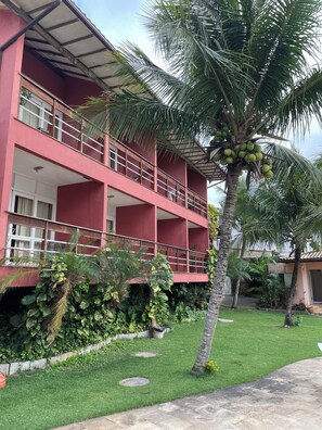 Minibar, desk, blackout drapes, iron/ironing board - Bon Bini Pousada (Búzios)