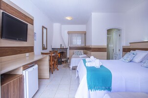 Malbec Quadruplo | Frigobar, Wi-Fi de cortesia, roupa de cama