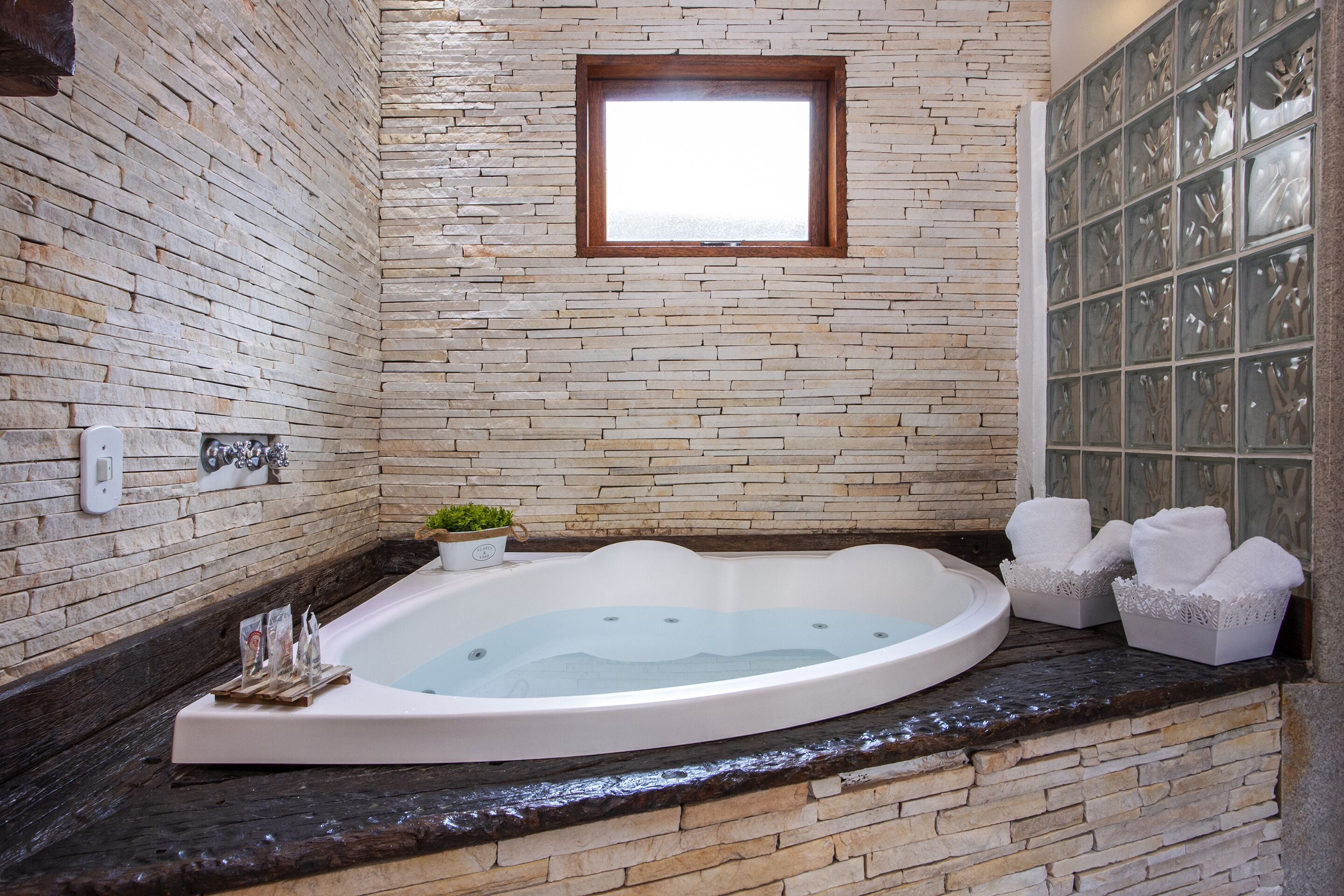 sangiovese | private spa tub
