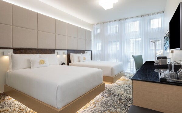 디럭스룸, 퀸사이즈침대 2개 (450 SQFT  42 SQM) | 고급 침구, 메모  리폼 침대, 미니바, 객실 내 금고