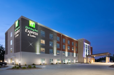 Exterior. Holiday Inn Express & Suites Sterling by IHG