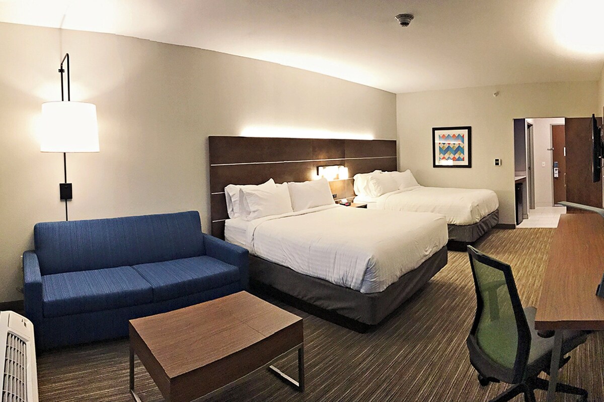Suite | In-room safe, desk, blackout drapes, iron/ironing board
