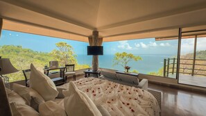 Romantic Suite, Jetted Tub, Ocean View | Egyptian cotton sheets, premium bedding, minibar, in-room safe