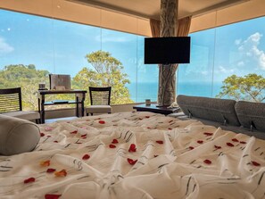 Romantic Suite, Jetted Tub, Ocean View | Egyptian cotton sheets, premium bedding, minibar, in-room safe - Ocean View Penthouses by Issimo - Adults Only (Quepos)