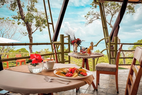 Breakfast, lunch, dinner served; Mediterranean cuisine