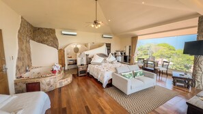Romantische suite, bubbelbad, uitzicht op zee | Lakens van Egyptisch katoen, luxe beddengoed, een minibar