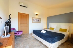 Luxury Rooms | Premium bedding, desk, free WiFi - Résidence Bianca Casa (Porto-Vecchio)